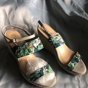 Floral wedges